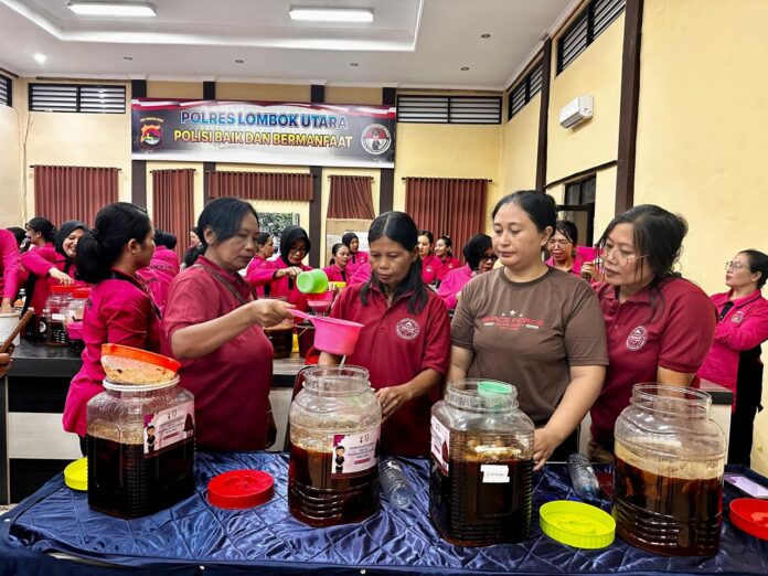 Bhayangkari Lombok Utara Panen 750 Liter Eco Enzyme, Dukung Ketahanan Pangan Nasional